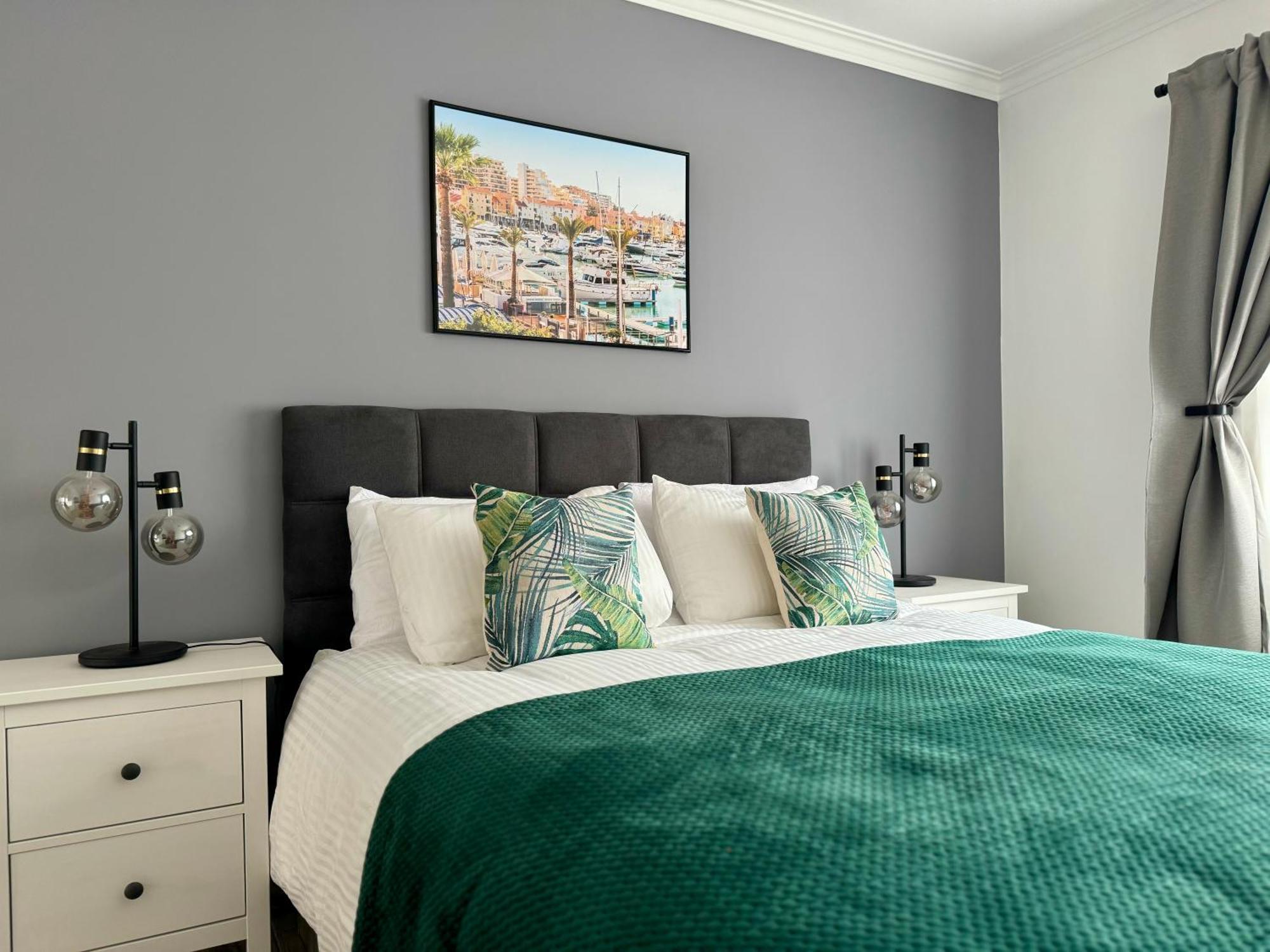 Princess Retreat Beautiful Modern Aprt 2 Min Walk From Quarteira Beach Exterior photo